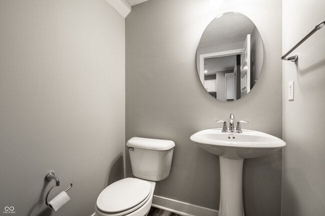 Building Photo - 305 Fairfax Way