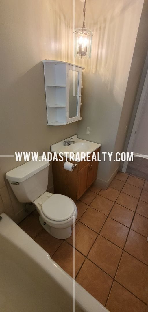 Building Photo - Spacious Shawnee Duplex-Available in SEPTE...
