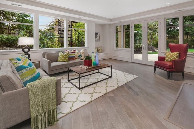 Building Photo - 6Bd/6.5Ba Clyde Hill House