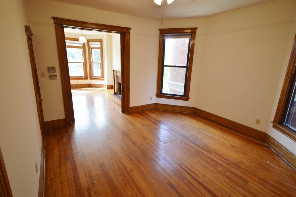 Building Photo - 638 W Drummond Pl