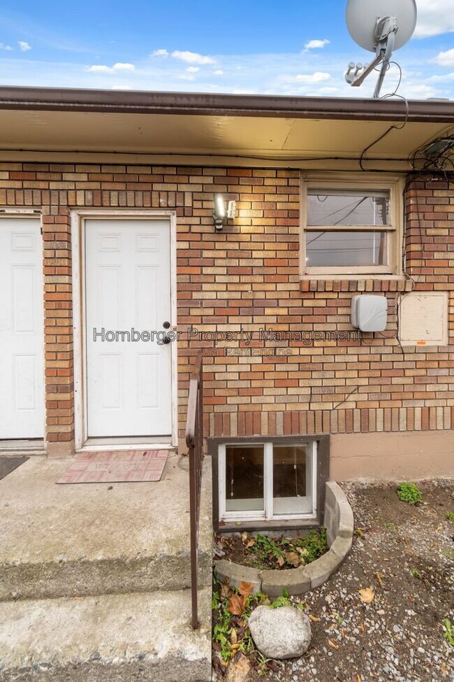 Building Photo - 11 E Rich Ave