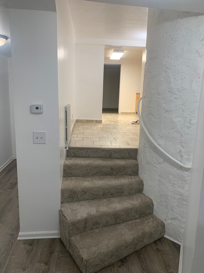 Building Photo - 2 Hollowbrook Plz