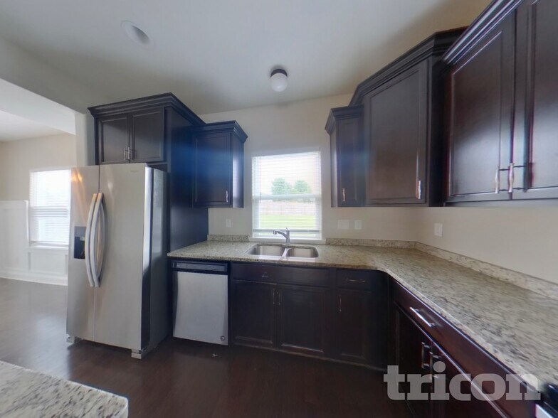 Building Photo - 1023 Solomon Ln