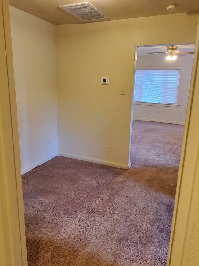 Building Photo - Elizabeth Park