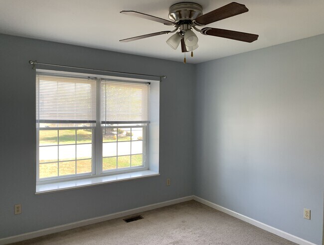 Building Photo - 7188 Oak Stream Dr