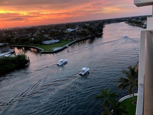 Building Photo - 1609 N Riverside Dr