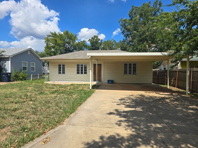 Building Photo - Cute 2 bedroom home near OBU