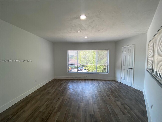 Building Photo - 1025 NE 78th St