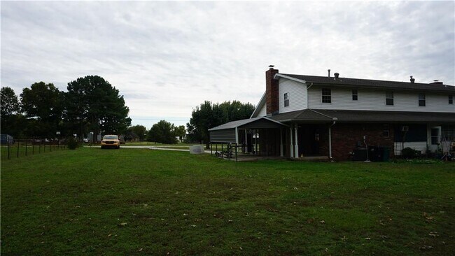 Building Photo - 107 N Elm Springs Rd