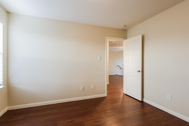 Building Photo - 6350 Scotchwood Dr