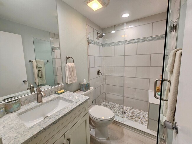 Building Photo - Seasonal Short-Term Townhouse on Venice Island close to Venice Beach!