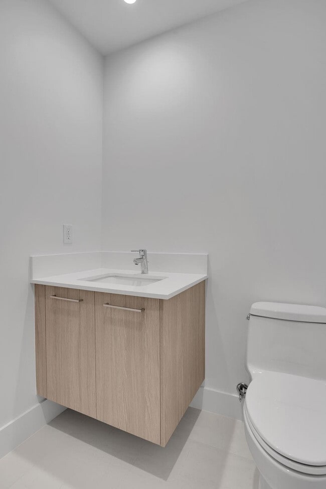 Building Photo - 153 N Seabreeze Blvd