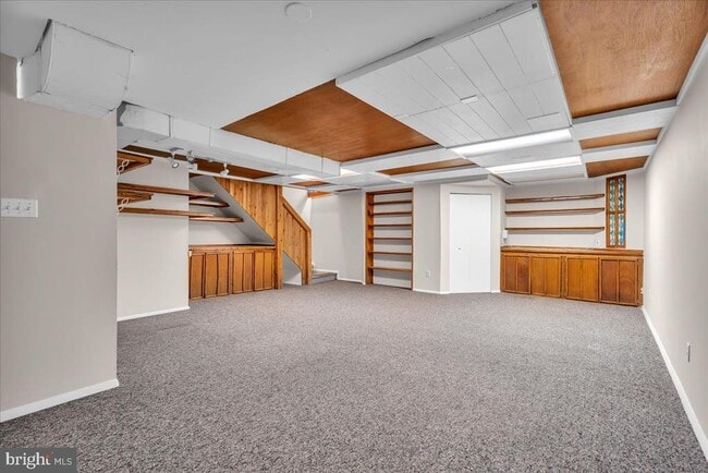 Building Photo - 38 Burgundy Dr