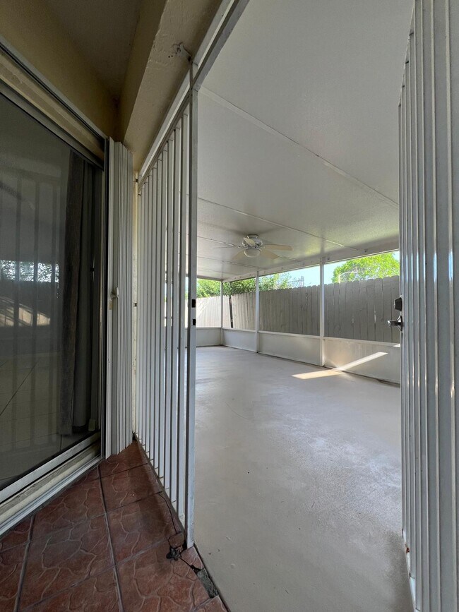 Building Photo - 3004 San Remo Cir