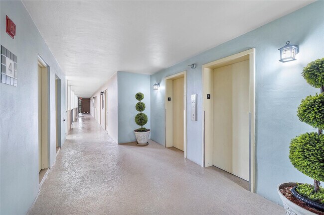 Building Photo - 9101 W Sample Rd