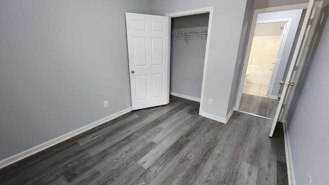 Building Photo - 385 Brookview Dr