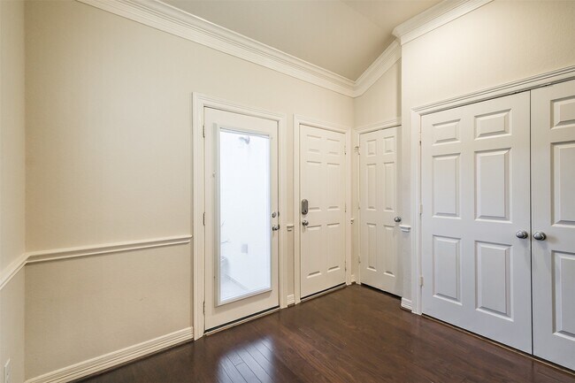 Building Photo - 3521 Clearview Cir