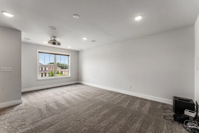 Building Photo - Exquisite Executive Home in the Heart of S...