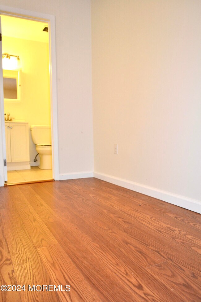 Building Photo - 30 Meadow Green Cir