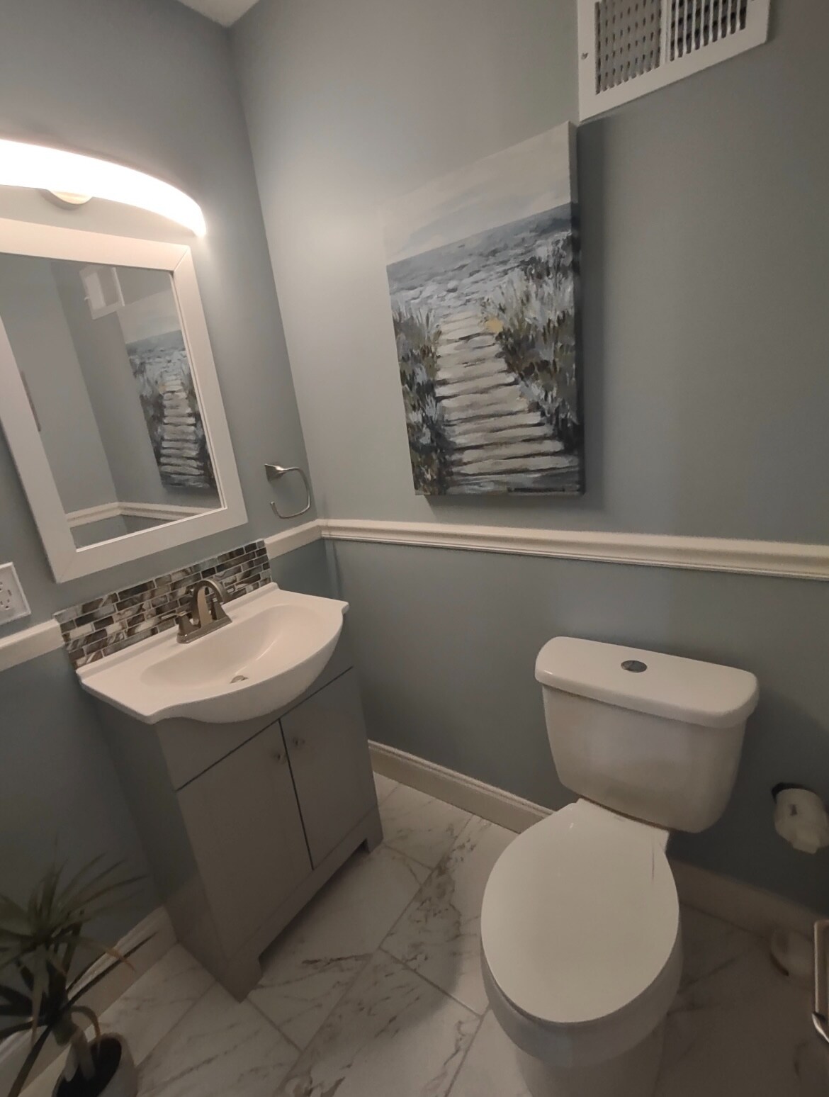 Building Photo - Room in House on New Crossing Trail E