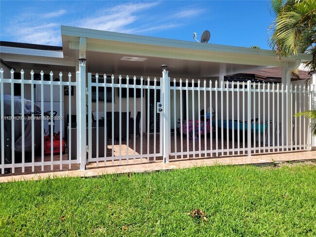 Building Photo - 4919 SW 139th Ct