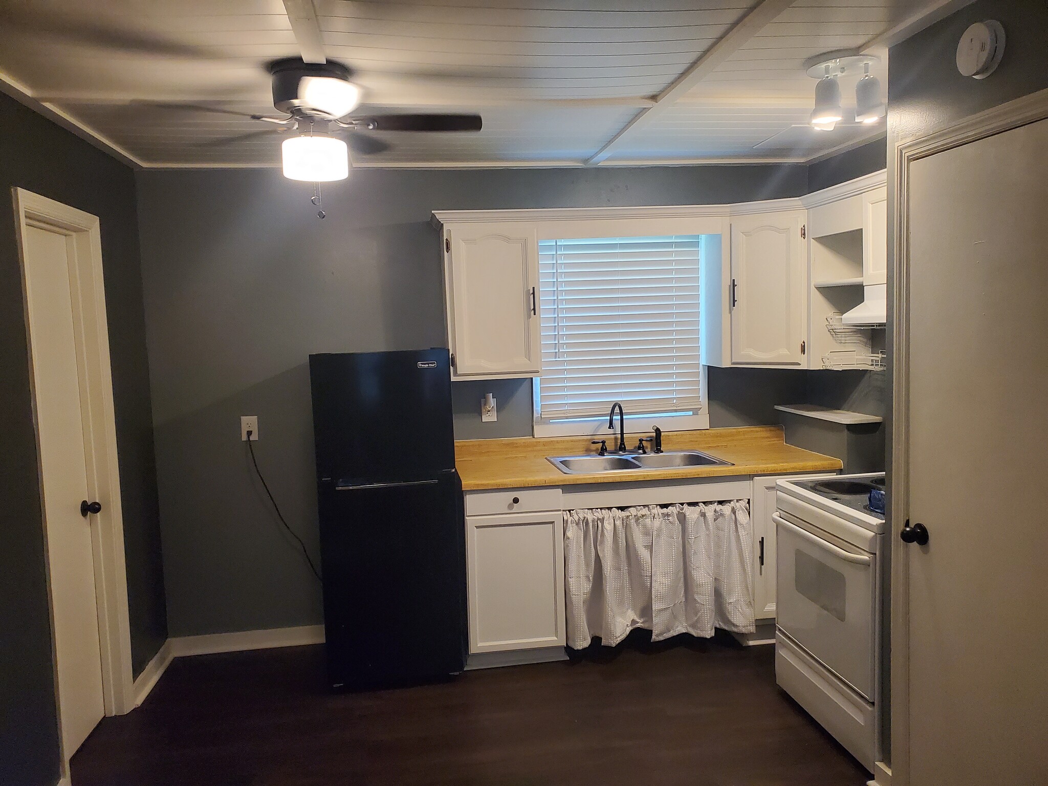 Building Photo - 806 Ewing Blvd