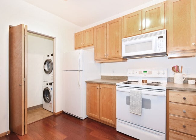 Building Photo - La Stella Apartments