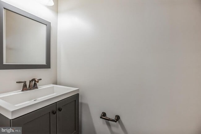 Building Photo - 8443 Clear Spring Dr