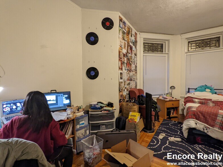 Building Photo - 204 Hemenway St