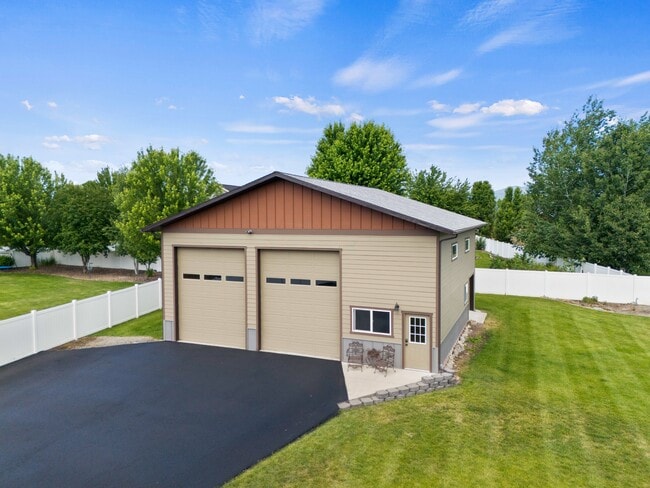 Building Photo - 1981 W Twinkling Star Rd