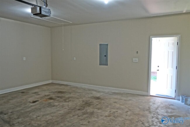 Building Photo - 120 Park Square Ln