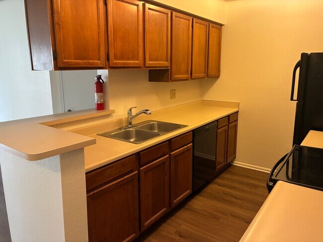 Building Photo - **COMFY 2 BEDROOM/2 FULL BATHROOM CONDO IN PHOENIX (48TH STREET & ELLIOT)**