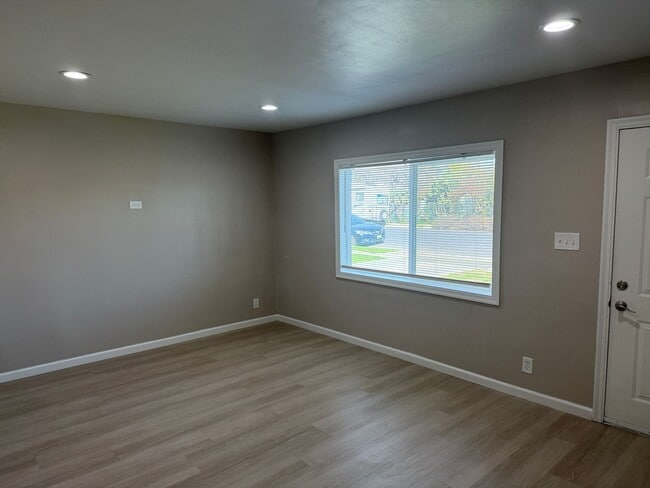 Building Photo - Charming Home in Woodland