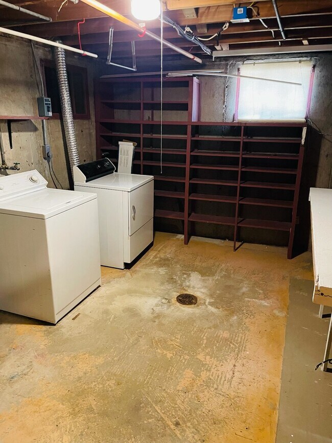 Building Photo - 420 E 500 S