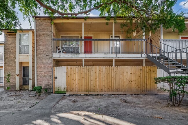 Building Photo - 8201 Richmond Ave.