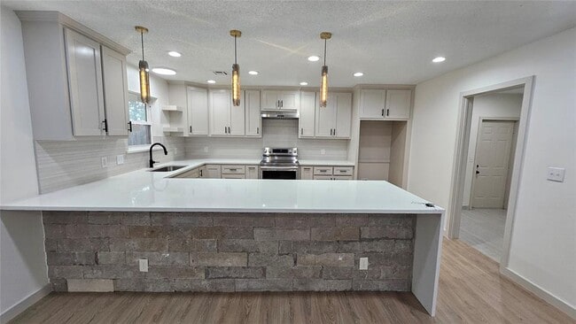 Building Photo - 741 S Glen Ln