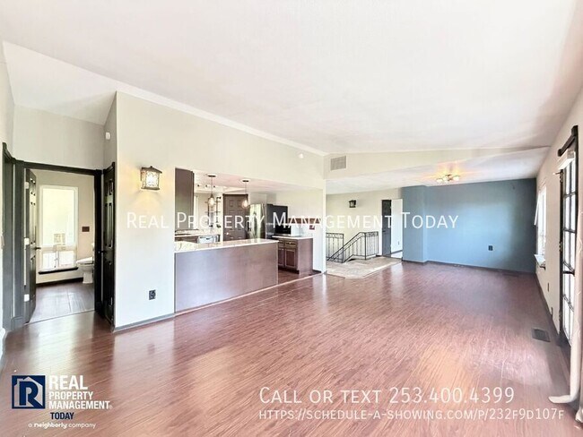Building Photo - 1531 Vista Dr