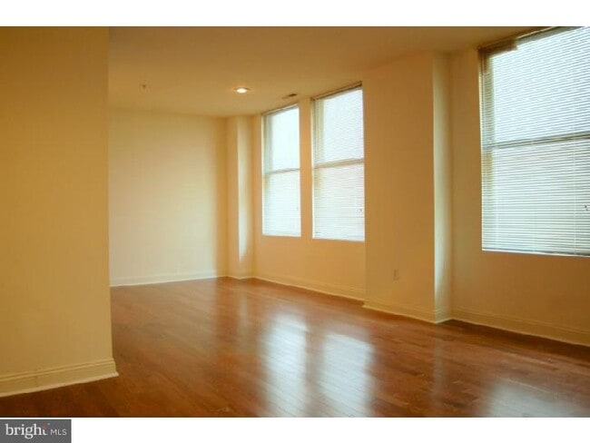 Building Photo - 1411 Walnut St