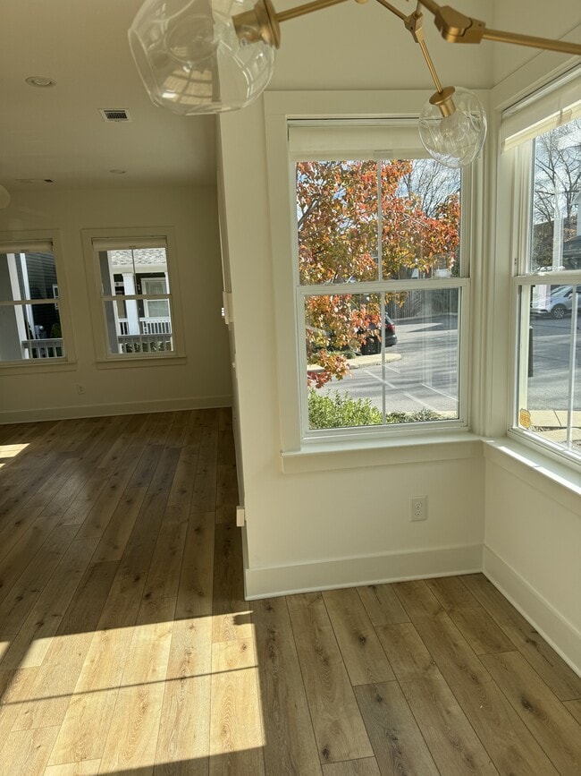 Building Photo - 509 Rosedale Ave