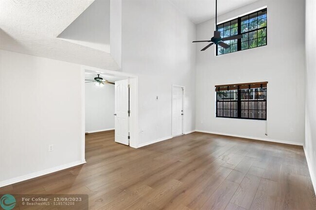 Building Photo - 251 City View Dr