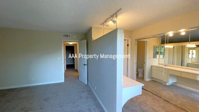 Building Photo - Concord Beautiful 4 bedroom 2.5 bathroom townhouse, 1496 sq ft available now!