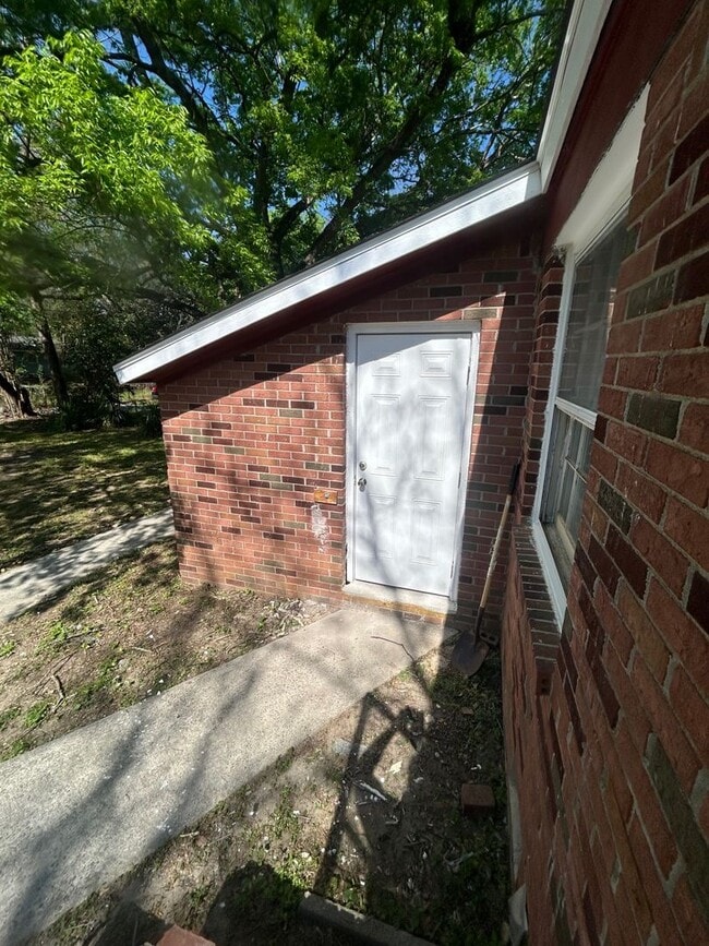 Building Photo - 4539 Bluff Rd