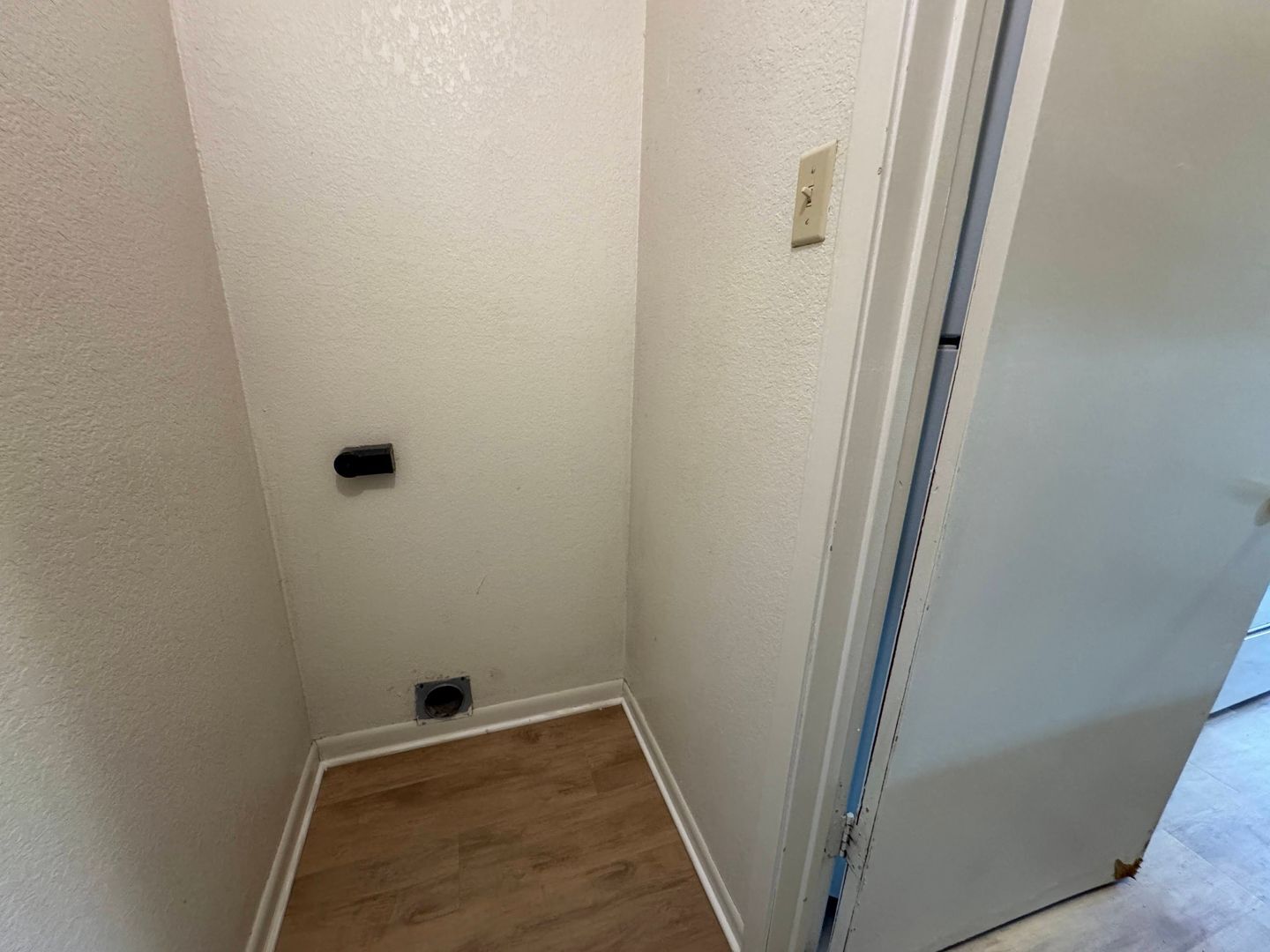 Building Photo - 3001 Lake Rd