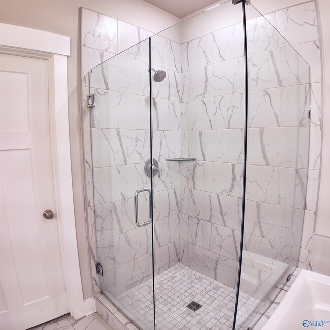 Building Photo - 404 Tillane Pk Cir