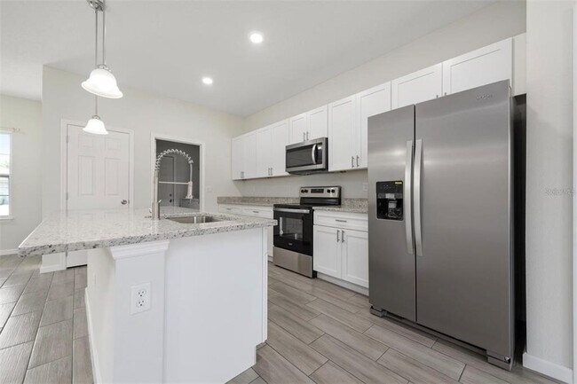 Building Photo - 719 Martin Ln