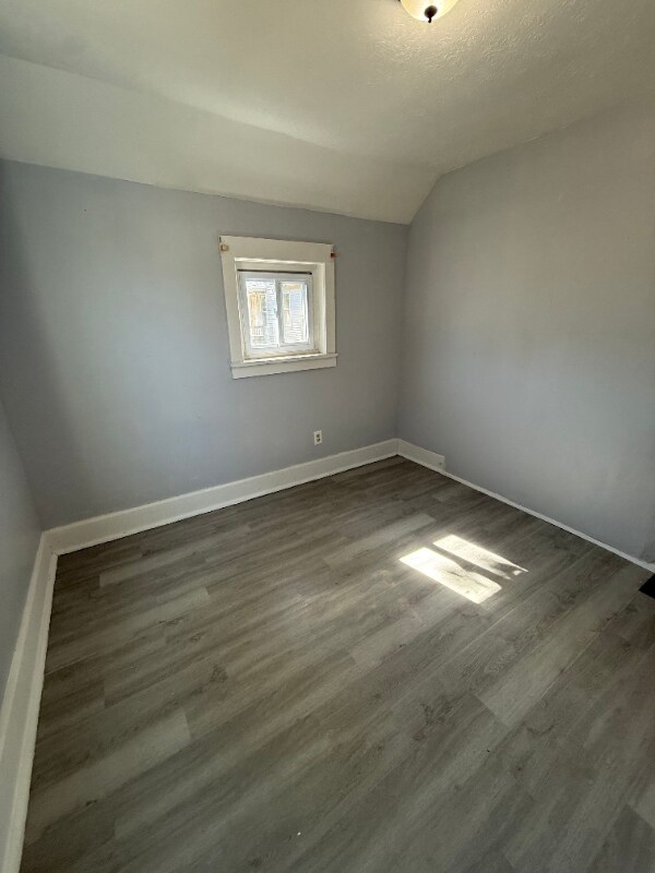 Building Photo - 2524 Oakdale Ave