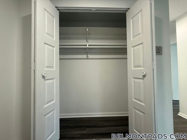 Building Photo - 53 Hill Rd