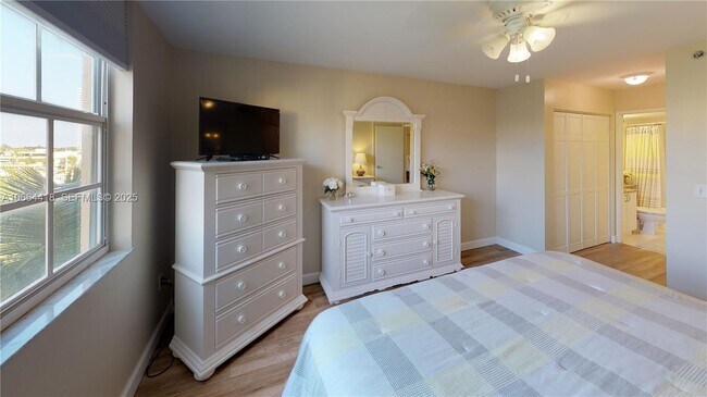 Building Photo - 19701 E Country Club Dr