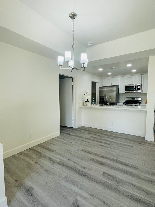 Building Photo - 2571 Plaza del Amo