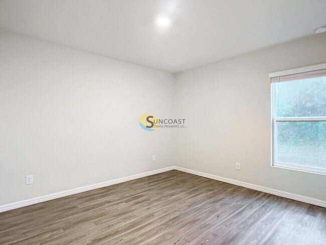 Building Photo - 1039 Birchcrest Blvd